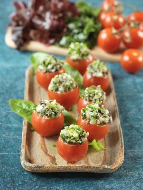 Petites tomates farcies au tartare d’algues Petites tomates farcies au tartare d’algues