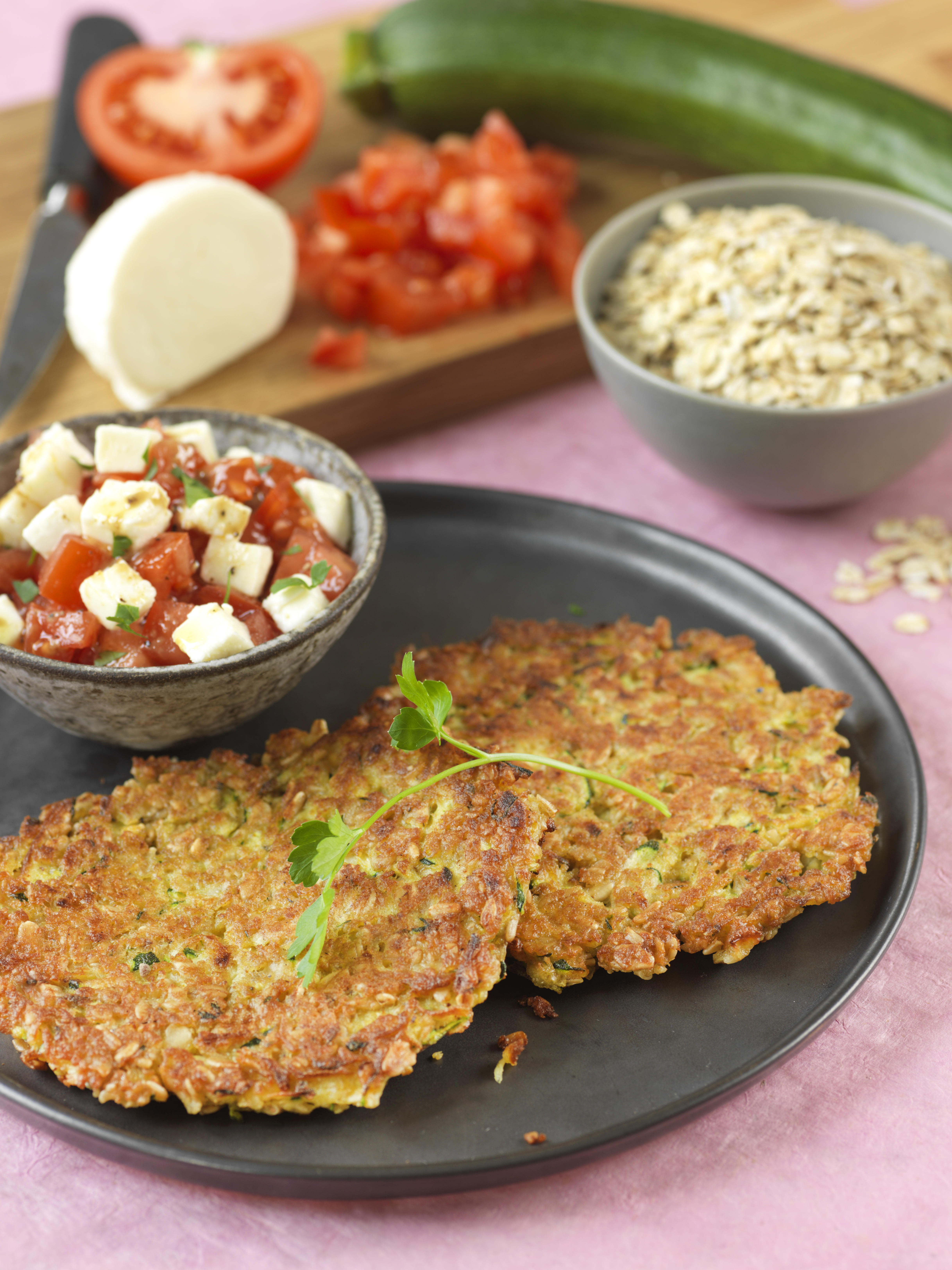 Prix engagé : Galettes flocons d’avoine et courgettes avec une salade de tomates (1,77 €/personne) Prix engagé : Galettes flocons d’avoine et courgettes avec une salade de tomates (1,77 €/personne)